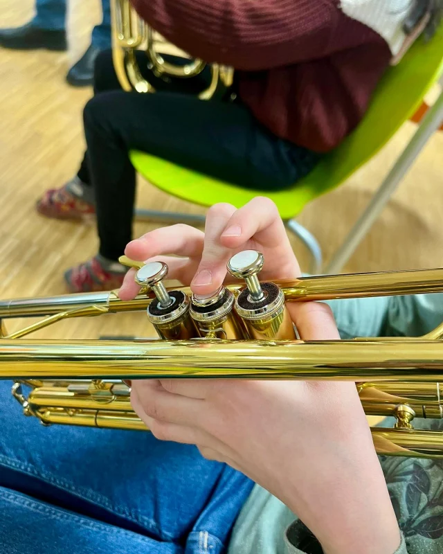Instrumentenvorstellung Grundschule Föhren
•
•
•
Heute durfte der Musikverein die verschiedenen Instrumente eines Blasorchesters, den ca. 60 Kindern der dritten Klasse der Grundschule Föhren näher bringen. 🎺
•
•
•
Wir bedanken uns ganz herzliche bei der Grundschule für eine wunderbare Zusammenarbeit.