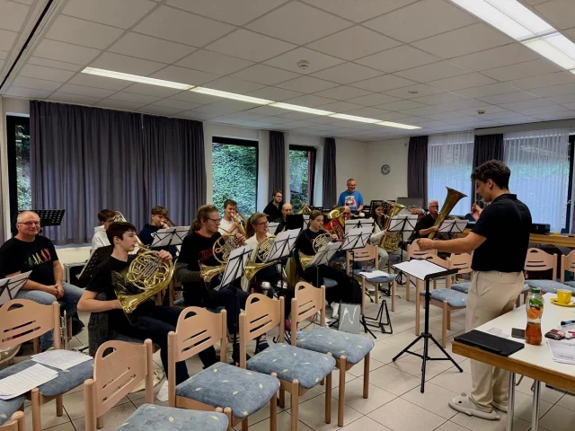 Probewochenende Fusion Factory 
•
•
•
Am Wochenende war die Fusion Factory in Oberwesel, um intensiv an ihrem Programm für die Farbakkorde, am 28.6. im Schloss Föhren zu arbeiten.