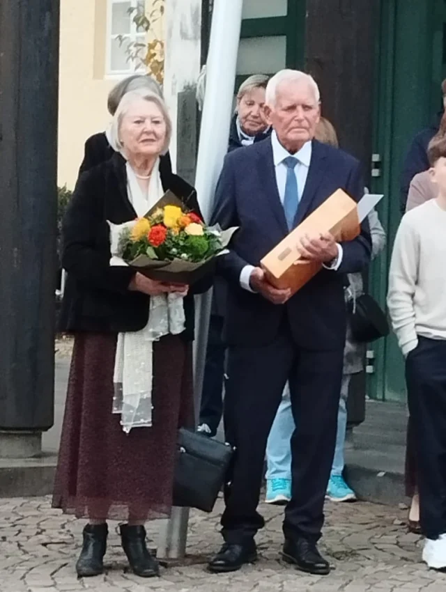 💎 Shine bright like a diamond 💎 
.
Letzte Woche durften wir unser langjähriges Mitglied Peter Feltes und seine Frau Karin zu ihrem 60. Hochzeitstag und somit ihrer Diamantenen Hochzeit musikalisch begleiten. 
.
Auf noch viele weitere gemeinsame Jahre! 👰🤵
.
#mvföhren #musikverein #diamantenenhochzeit