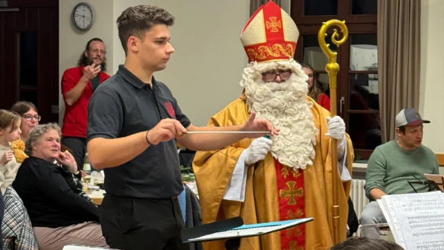 Weihnachtsevent KV Naurather Kuckuck
. 
Dieses Wochenende war die Fusion Factory beim Naurather Kuckuck unterwegs und hieß dort den Nikolaus willkommen.
.
In gemütlicher Atmosphäre und vielen Besucher:innen, hatten alle einen wunderschönen Nachmittag.
.
An dieser Stelle noch einmal ⁠Dank für die Einladung! Wir kommen gerne wieder!
.
#mvföhren #musikverein #föhren #musik #naurath #kuckuck #weihnachten